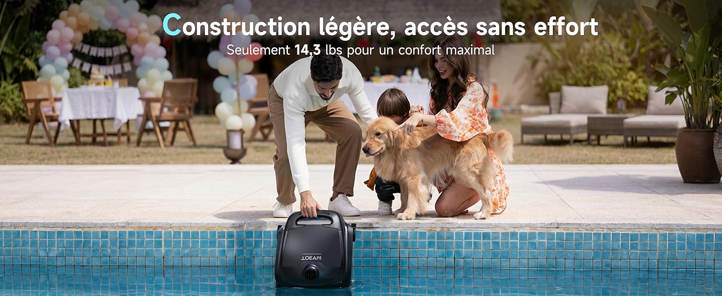Le texte se lit comme suit : « Construction légère, accès sans effort ». Groupe de personnes à l'extérieur au bord de la piscine, adulte transportant des bagages à roulettes foncés ou un sac de voyage.