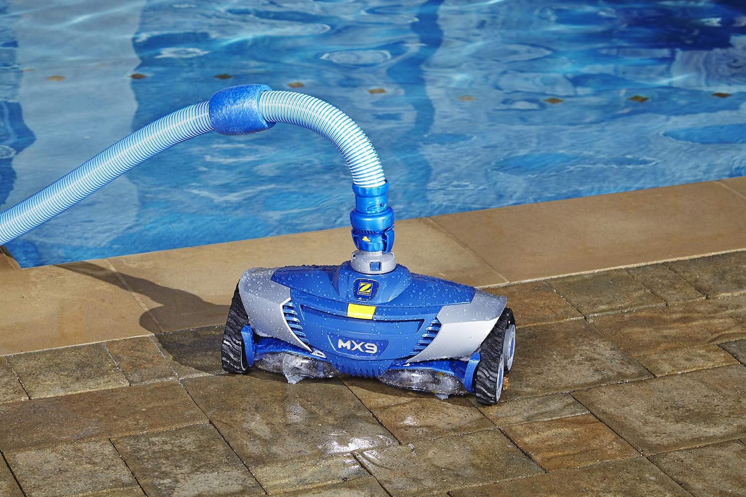 Zodiac MX9 WS000033 - Nettoyeur Automatique pour piscines jusqu'à 12x6 m. Piscines enterrées ou Hors Sol à parois rigides. Brossage cyclonique. Système de Traction par Courroies. Nettoie Fond, parois