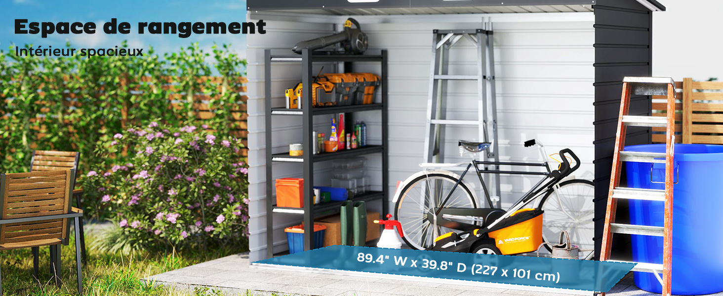 avec étagères en métal, vélo rangé, échelle et outils de jardinage. Texte français « Espace de rangement » visible.