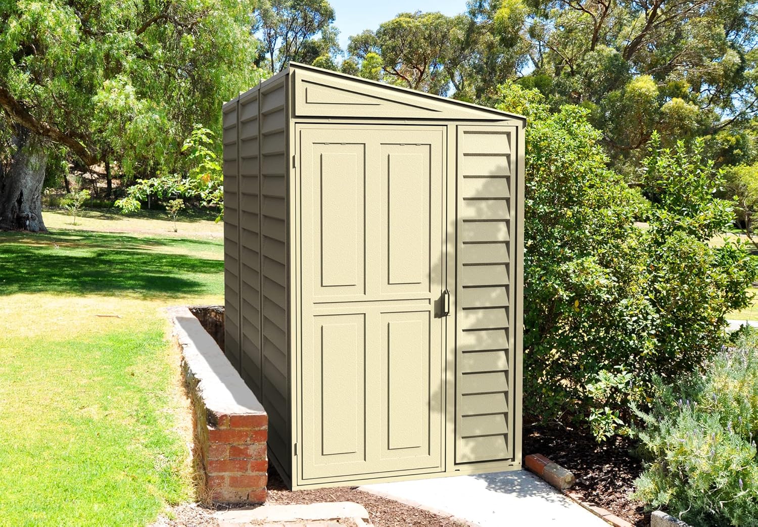 Duramax SideMate 4 x 8 (2.91 m²) abri de jardin en plastique avec kit de fondation en métal, porte réversible, structure de toit en métal robuste, abri en vinyle sans entretien - Ivoire