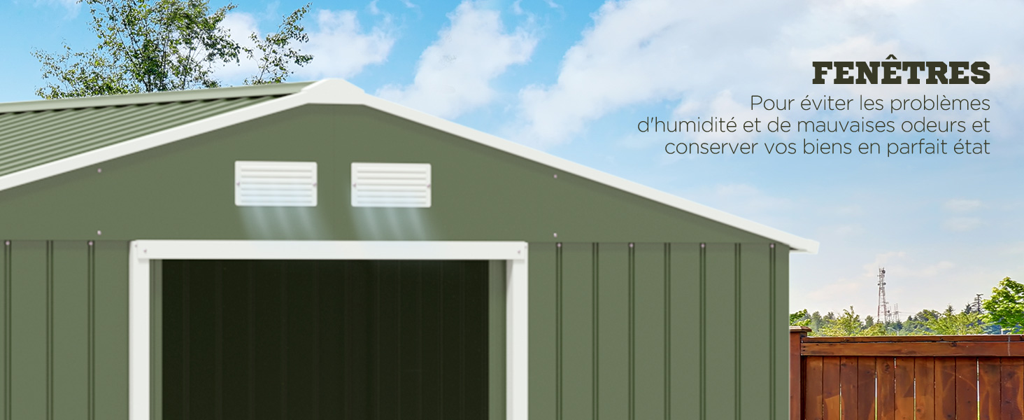 Le texte se lit comme suit : « FENGTRES ». Cabanon de rangement ou structure de garage en métal vert avec deux fenêtres carrées visibles sur le panneau avant.