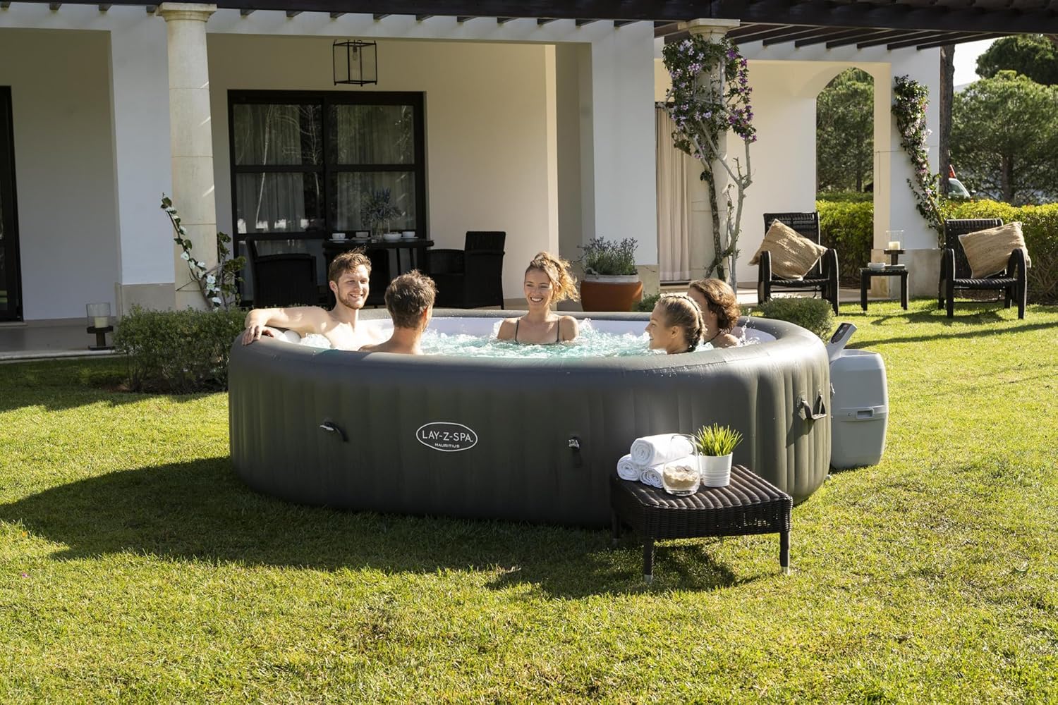 Bestway - Lay-Z-Spa Mauritius - ovale 5-7 pers WiFi Airjet - 211x257cm