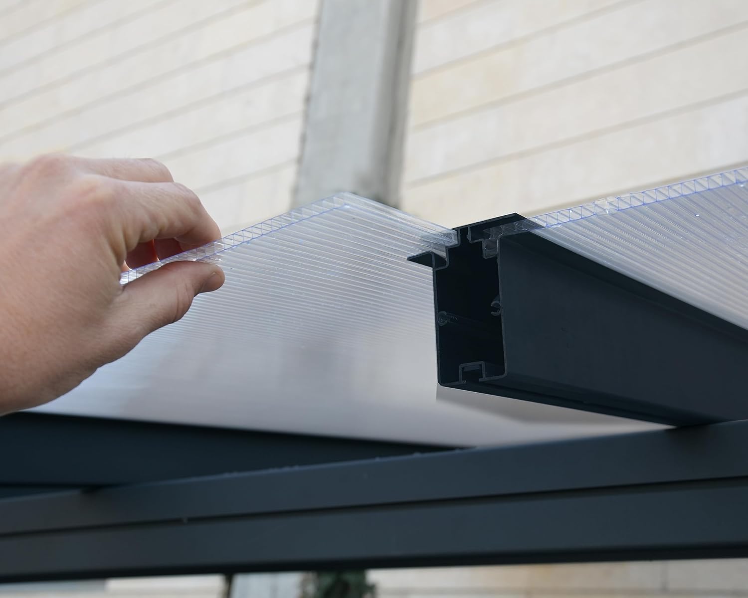 Canopia by Palram - Pergola Sierra - 3x3,05m - aluminium & polycarbonate, moderne et élégante
