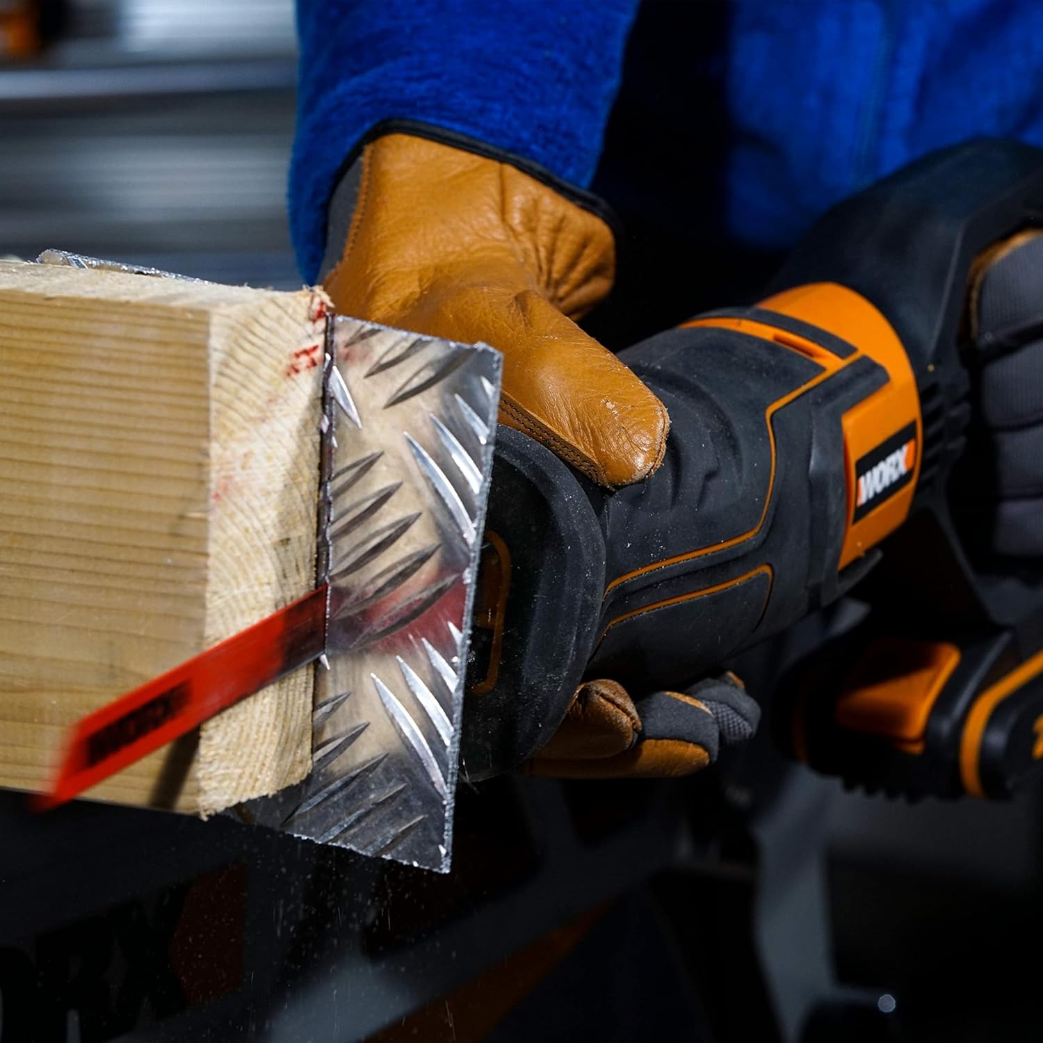WORX Scie sabre sans fil 20V WX500.9, Compacte et Légère, Coupe le Bois, l'Acier et le PVC jusqu'à 190mm, Vitesse Variable, Anti-Vibration, livrée avec lames bois et acier, sans Batterie ni Chargeur