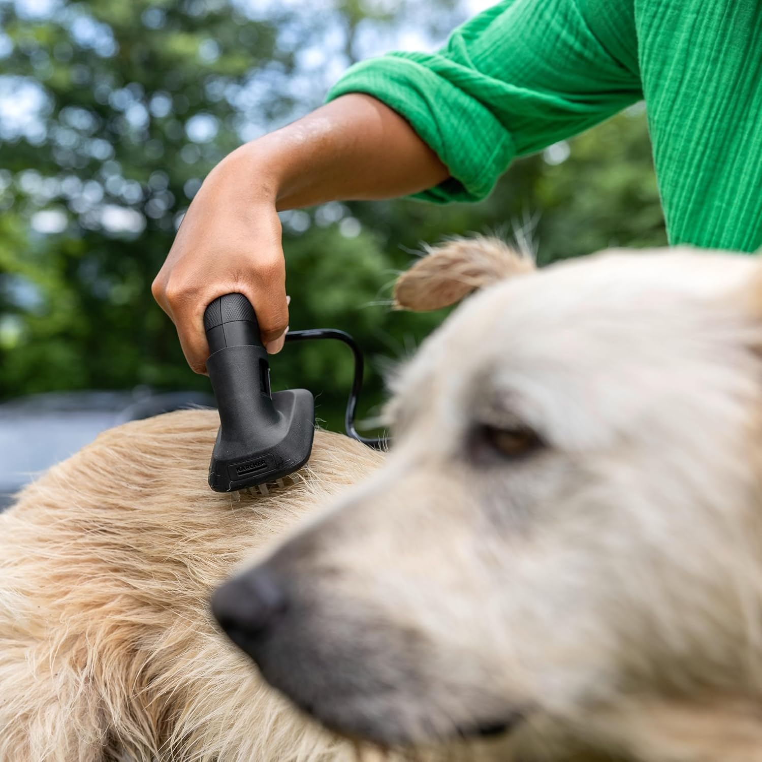 Kärcher Mobile Outdoor Cleaner OC 4 + Pet Kit, débit : 2 l/Min, Poids : 3,1 kg, réservoir d'eau : 8 l, Batterie Lithium-ION, Tuyau spiralé, Filtre pour Appareil, buse à Jet Conique/Plat