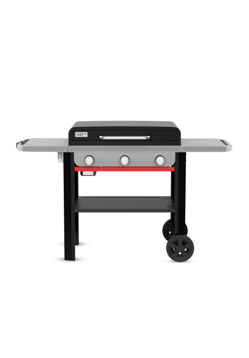 Grand grill ou fumoir en acier inoxydable avec étagères latérales et roulettes. Équipement de cuisine de style industriel présenté sous plusieurs angles.