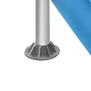 Vue partielle de ce qui semble être un support métallique ou une structure de montage sur fond bleu.
