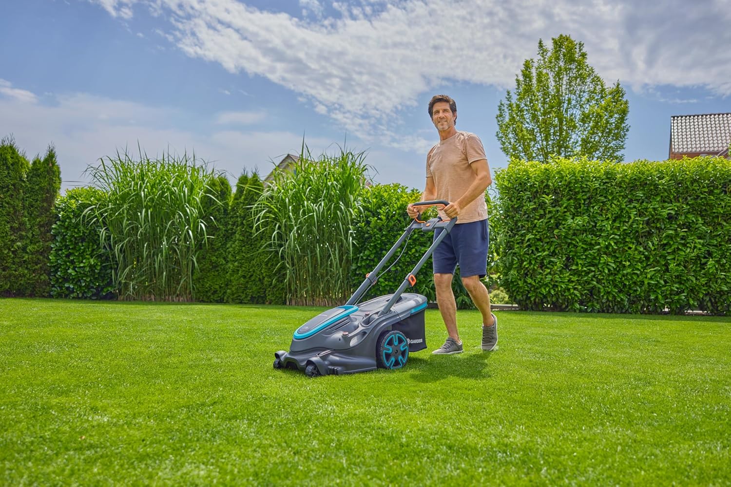 Gardena Tondeuse sur Batterie PowerMax Duo 46/36V P4A 4 Ah - Kit prêt à l'emploi: Haute Performance, Deux Lames Valent Mieux Qu’Une, Idéal pour Les espaces étroits (14646-20)