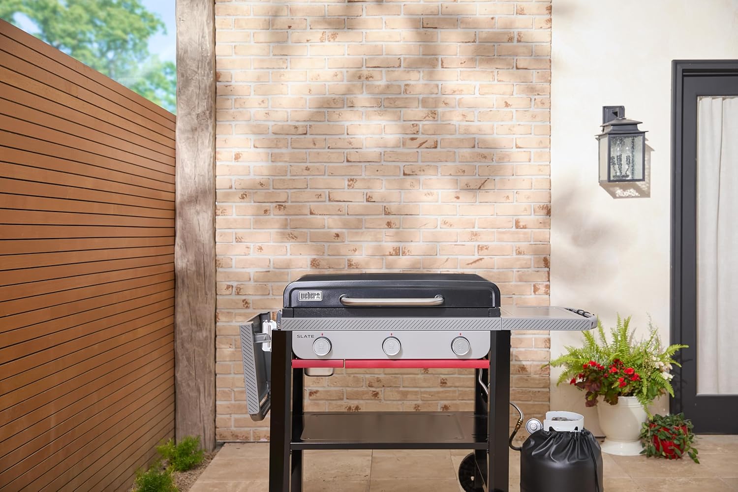 Weber - Plancha Premium - 71 cm - 3 brûleurs, surface émaillée, chaleur homogène, GPD71