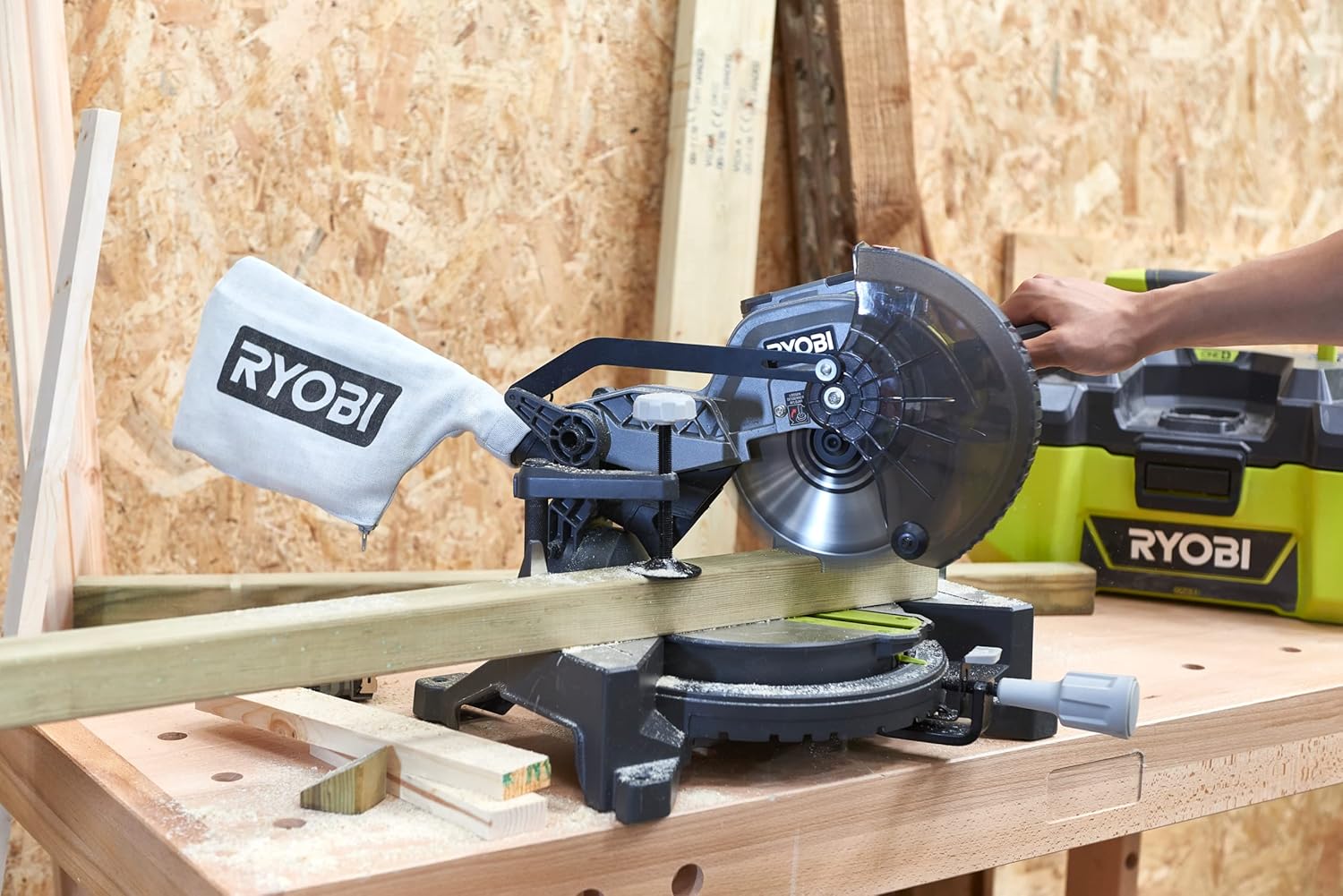 Ryobi - Scie à onglets radiale ONE+ 18V, Ø190mm, coupe 45x108mm, EMS190DC