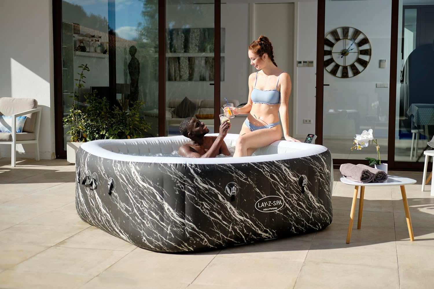 Bestway - Hollywood Luxe - 180x180x66cm - spa LED 4-6 personnes, noir