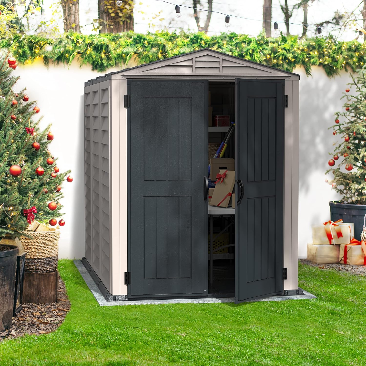 Duramax YardMate PLUS 5 x 8 (4.28 m²) Abri de jardin en plastique avec plancher en plastique robuste, structure de toit en métal robuste, ignifuge et sans entretien, Gris foncé/ Adobe