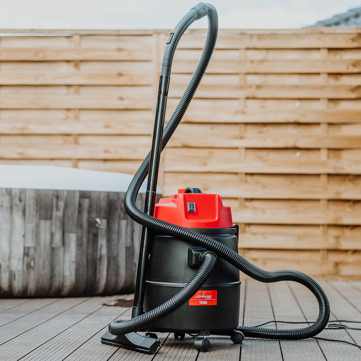 LEHMANN Aspirateur de Piscine 4-en-1, 1400 W, Réservoir 30 L, Aspiration à Sec & Humide et Fonction de Soufflerie, Nettoyage Efficace du Fond, Aspirateur de Bassin avec Accessoires, Noir/Rouge