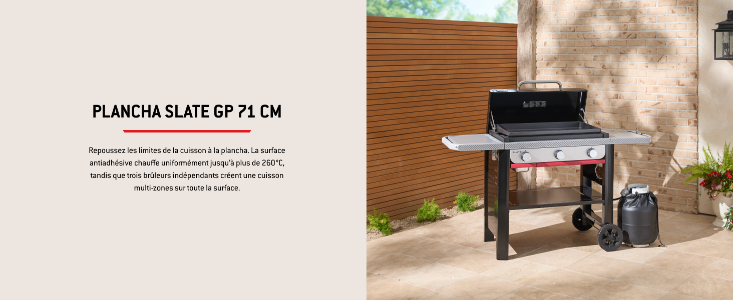 Le texte indique « PLANCHA SLATE GF 71 CM ». Surface de cuisson extérieure ou grill présenté dans divers environnements, y compris les environnements de patio et de terrasse.