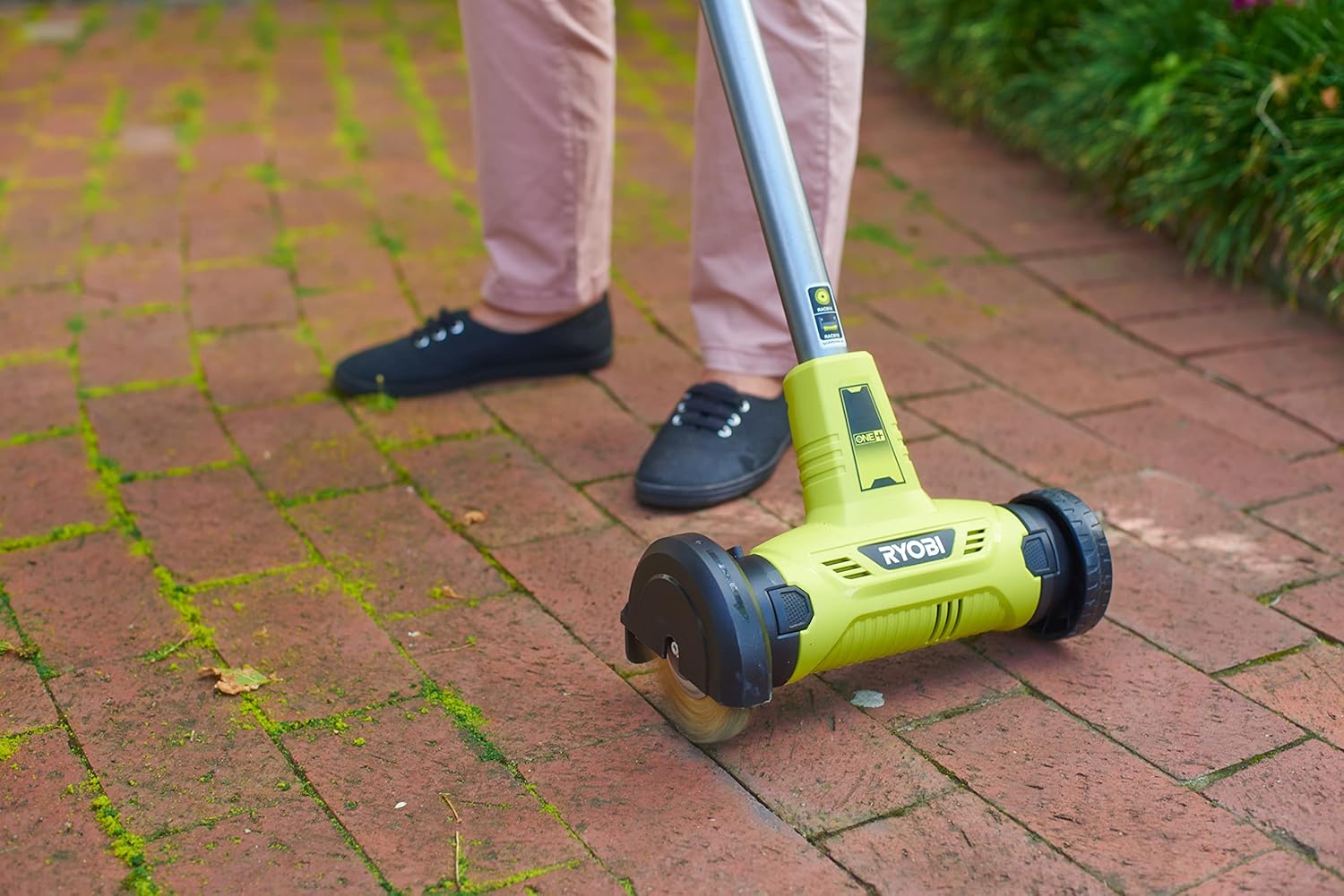 Ryobi - Nettoyeur de joints One+ 18V - Brosse métallique 11,5cm, efficace pour terrasse et carrelage - RY18PCA-0