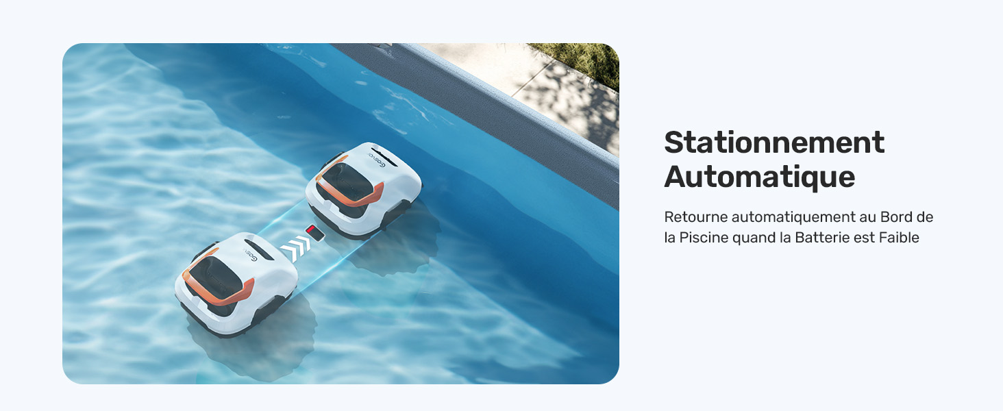 Le texte indique « Stationnement automatique ». Deux appareils électroniques blancs flottant sur la surface bleue de l'eau de la piscine.