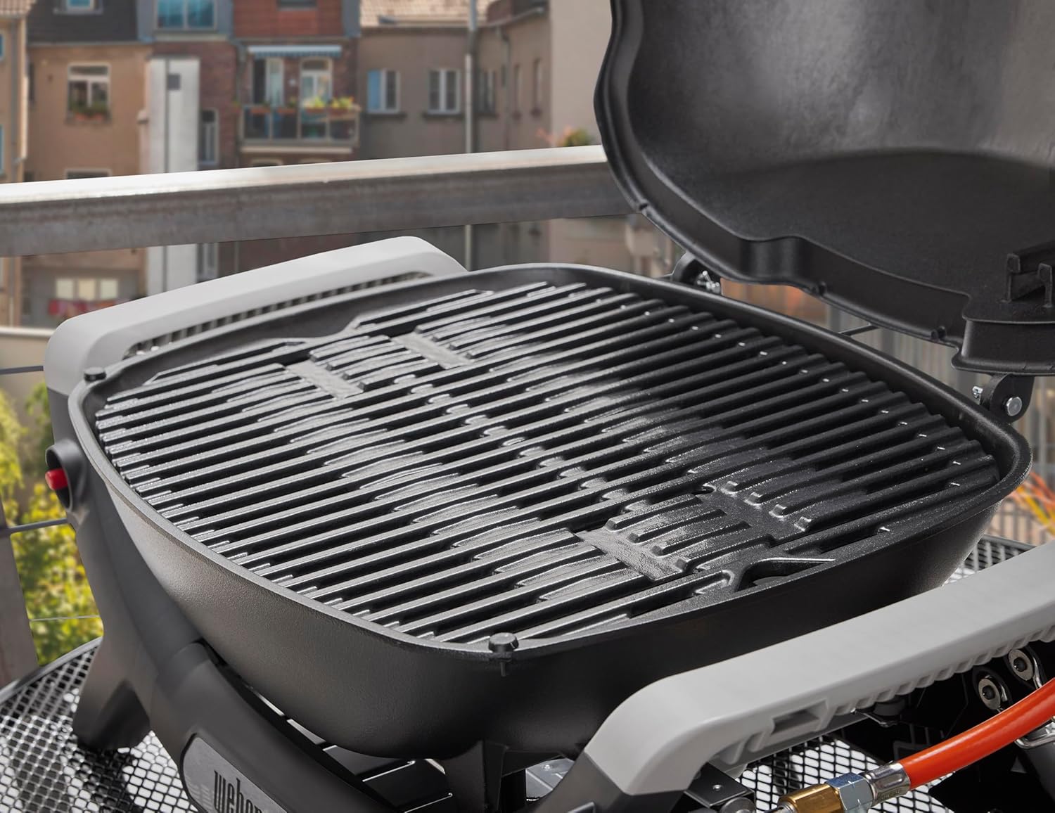 Weber - Q 1100N - compact et léger - grille fonte, allumage électronique, noir