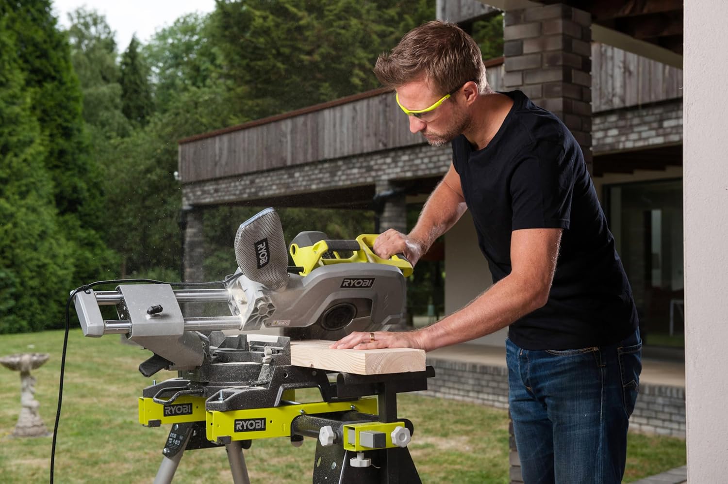 RYOBI - Scie à Onglets Radiale 2000W EMS305RG – Lame Ø305mm 48 dents, Laser, 2 Extensions Télescopiques, Buse d’aspiration et sac à poussière, Coupe Précise Bois, PVC et Stratifié