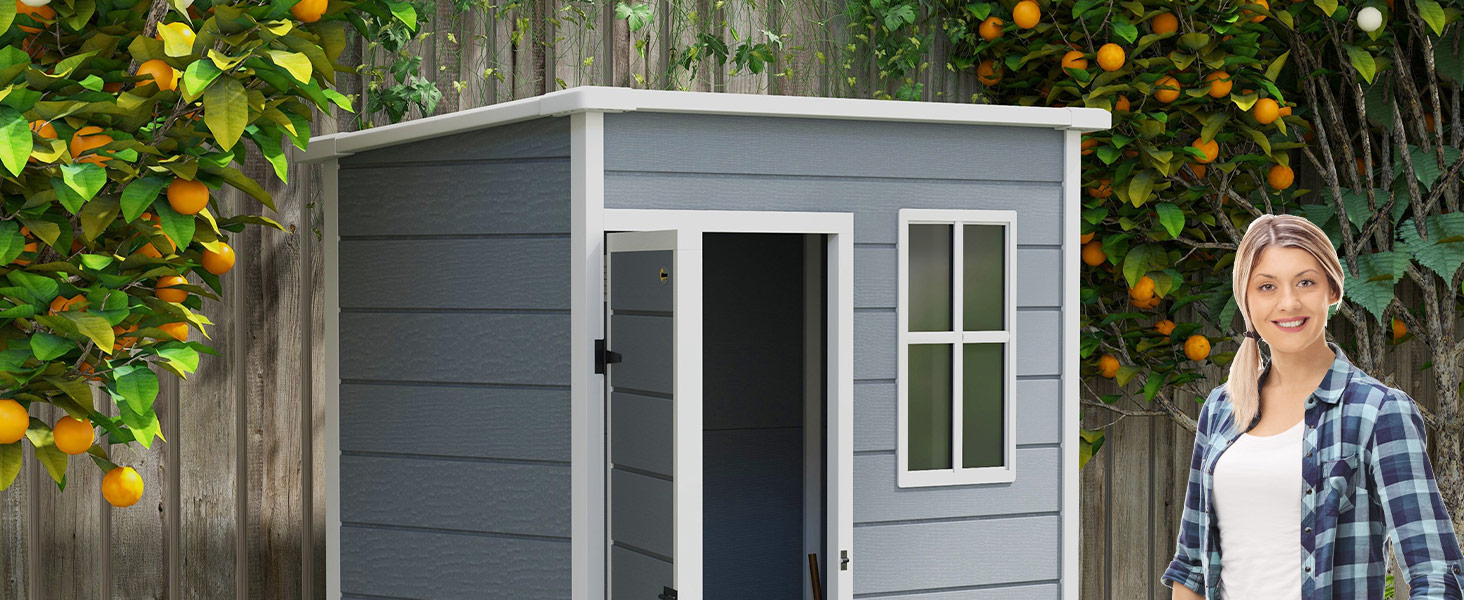 un cabanon avec une porte ouverte