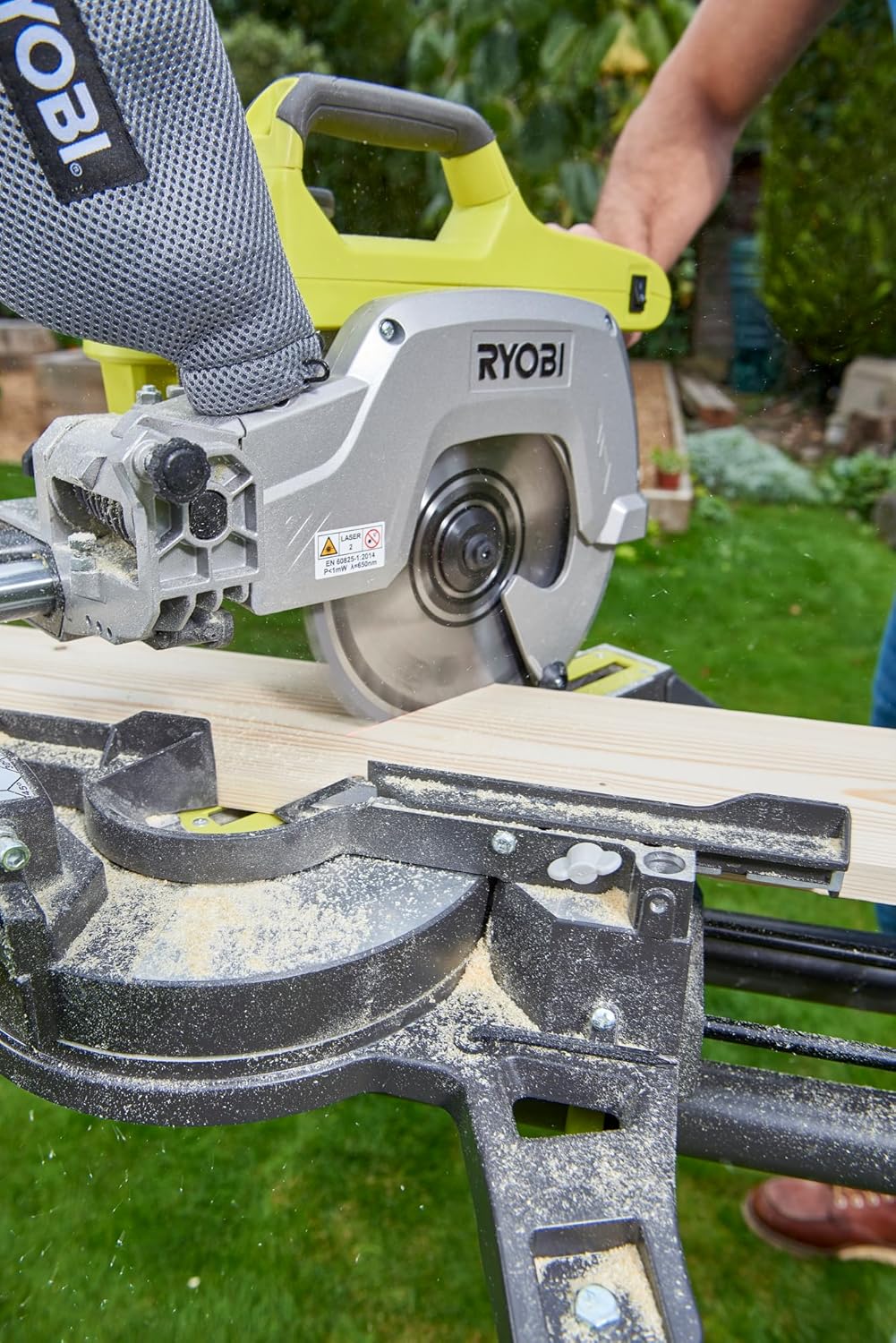 RYOBI - Scie à Onglet Radiale Sans Fil 18V ONE+ R18MS216-0 – Lame Ø216 mm 48 dents, Coupe Précise, Guidage Laser, Idéale Bois, Plinthes, Parquets – Batterie Non Incluse