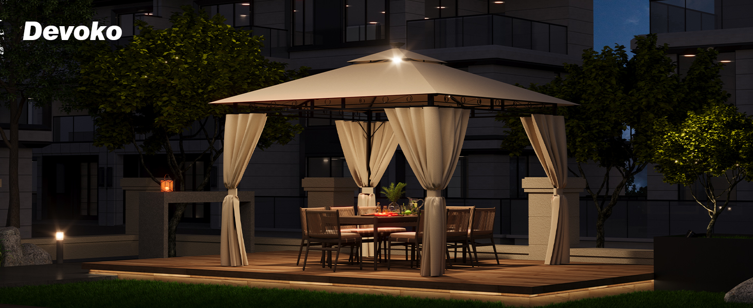 un grand parasol d'extérieur avec une table et des chaises installées sur une terrasse.