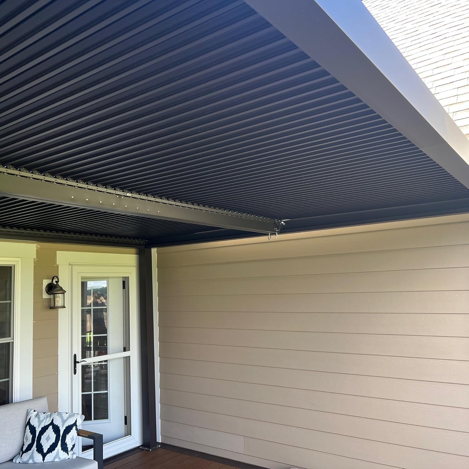 PURPLE LEAF - Pergola bioclimatique 4,6x3,3 m, alu, persiennes fixes