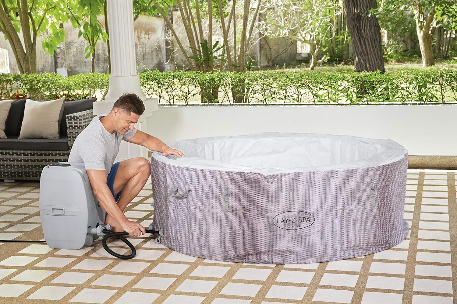 Spa Gonflable Lay-Z-Spa® Cancun Airjet Rond 2 à 4 Personnes, 180 x 66 cm, 120 Jets d'air, Couverture Isolante, Filtration à Cartouche, diffuseur Chemconnect