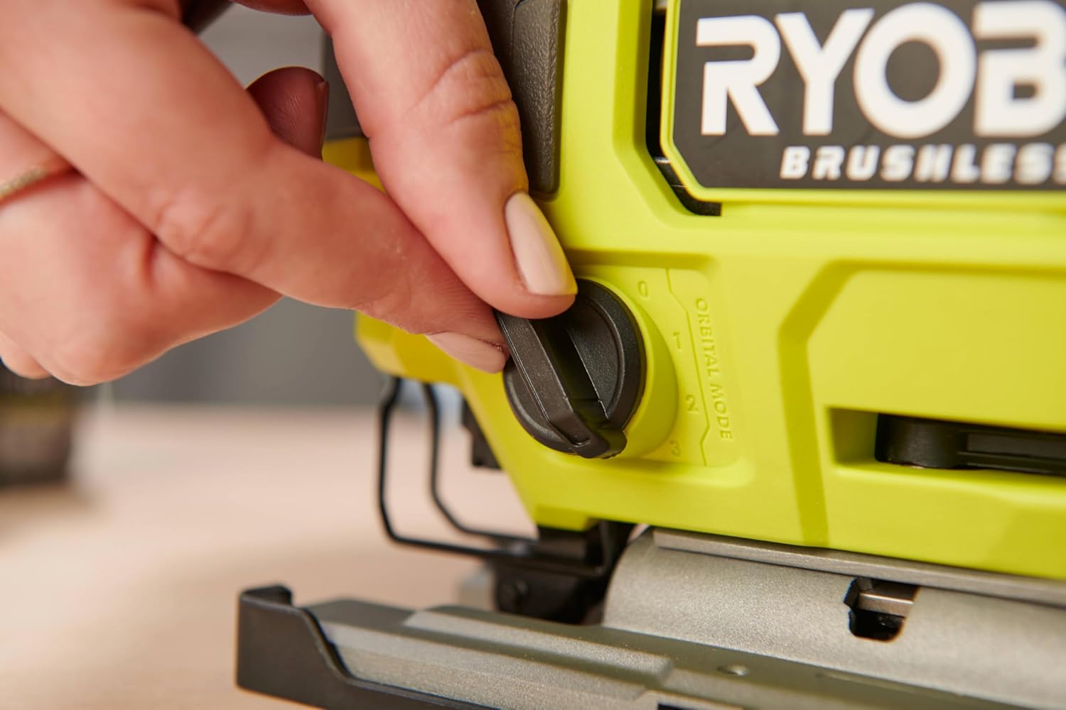 Ryobi - Scie sauteuse brushless 18V, design champignon, coupes courbes précises - RJS18BL-0