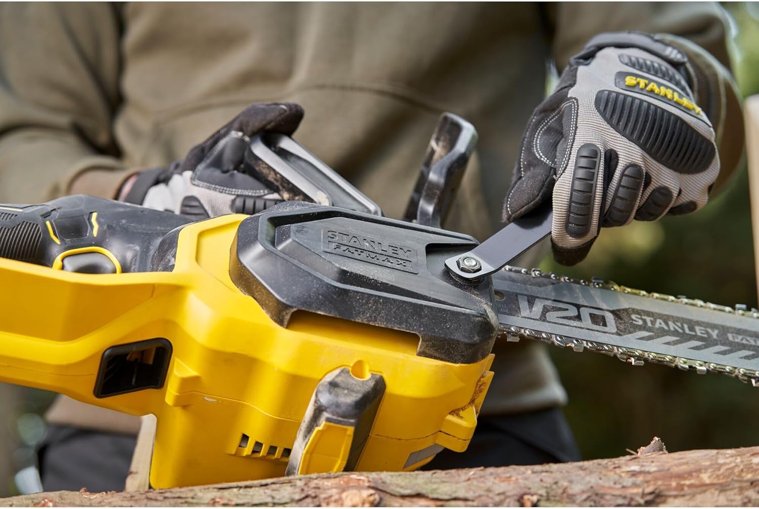 Stanley - Fatmax V20 - 30 cm tronçonneuse sans balais, 18V, 4Ah, SFMCCS730M1-QW