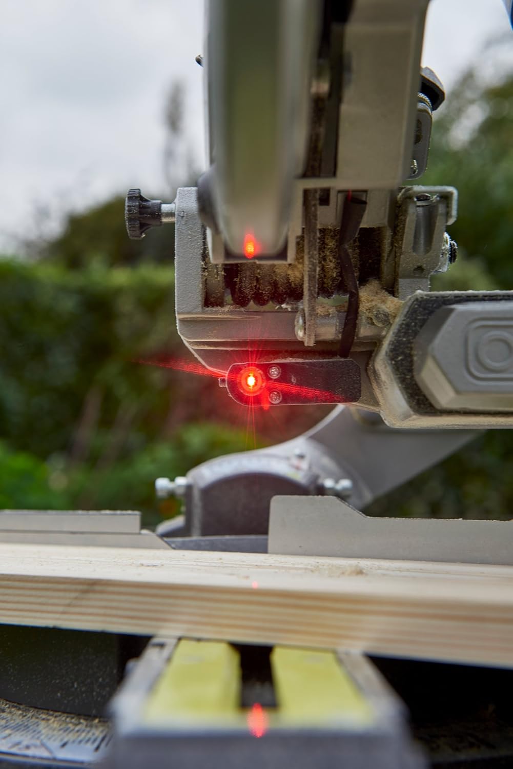 RYOBI - Scie à Onglet Radiale Sans Fil 18V ONE+ R18MS216-0 – Lame Ø216 mm 48 dents, Coupe Précise, Guidage Laser, Idéale Bois, Plinthes, Parquets – Batterie Non Incluse