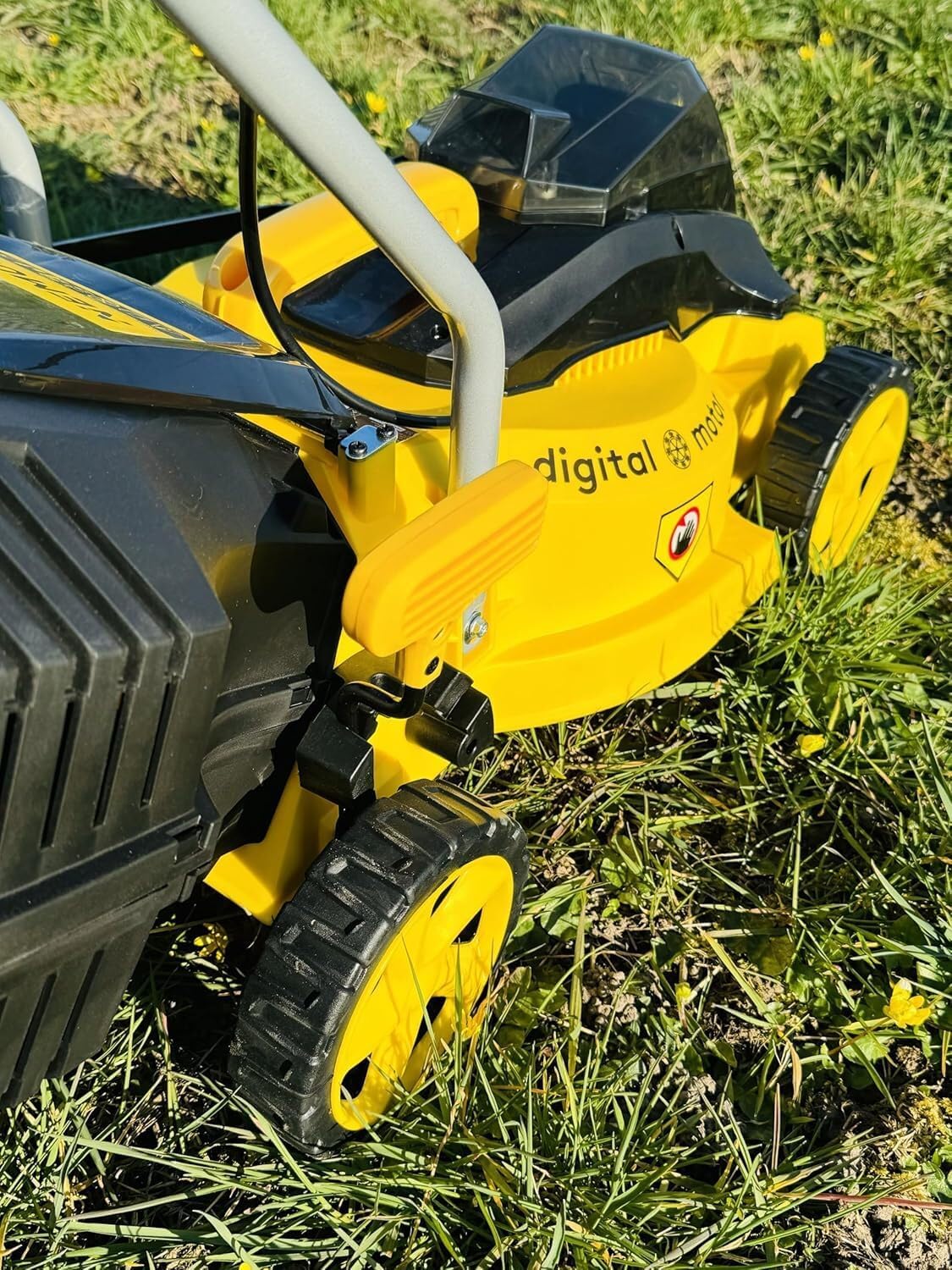 Nemura - Tondeuse Brushless 32cm, 3 hauteurs, bac 30L, 40V, batterie 4Ah