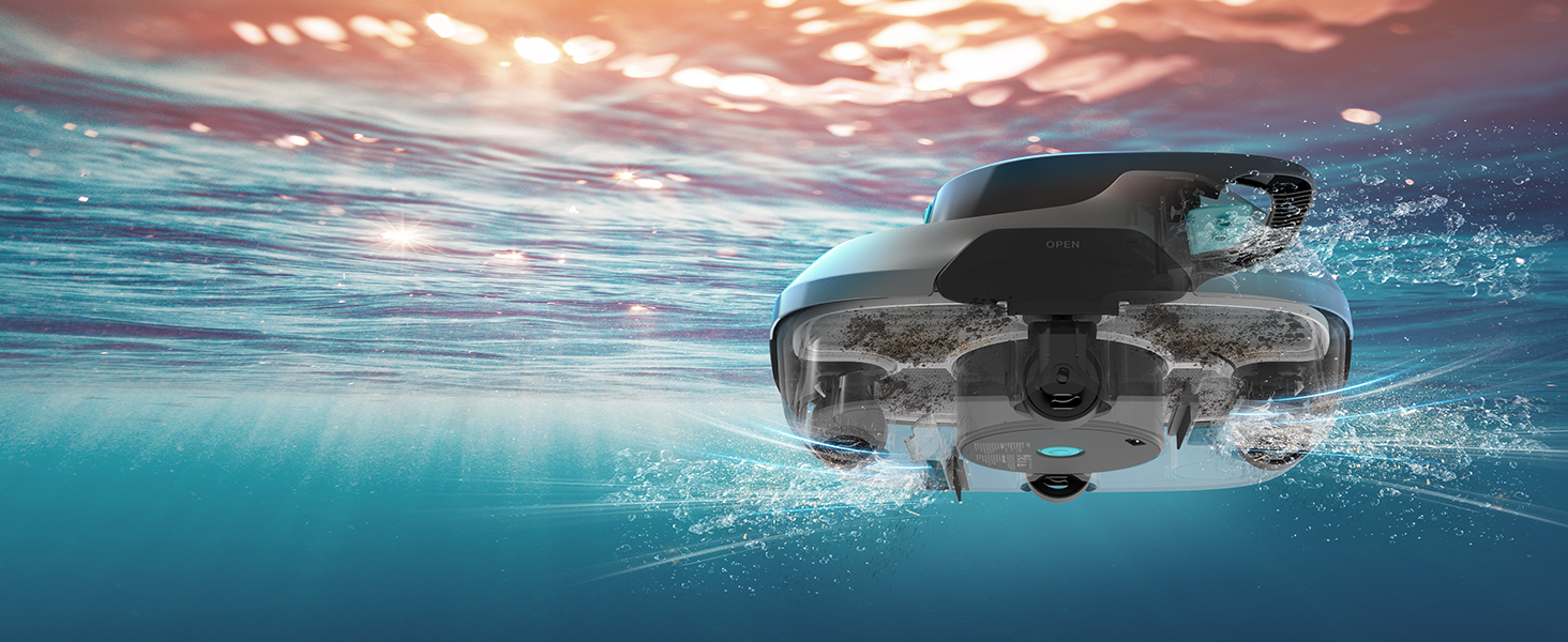 Drone sous-marin compact avec quatre hélices immergées dans l'eau turquoise de l'océan sous une surface ondulante, conçu pour l'exploration aquatique et la photographie.
