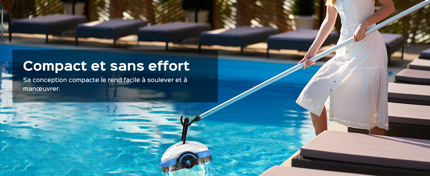 Le texte se lit comme suit : « Compact et sans effort ». Série d'images montrant un appareil de nettoyage de piscine en cours d'utilisation, avec des scènes d'eau bleue et au bord de la piscine.