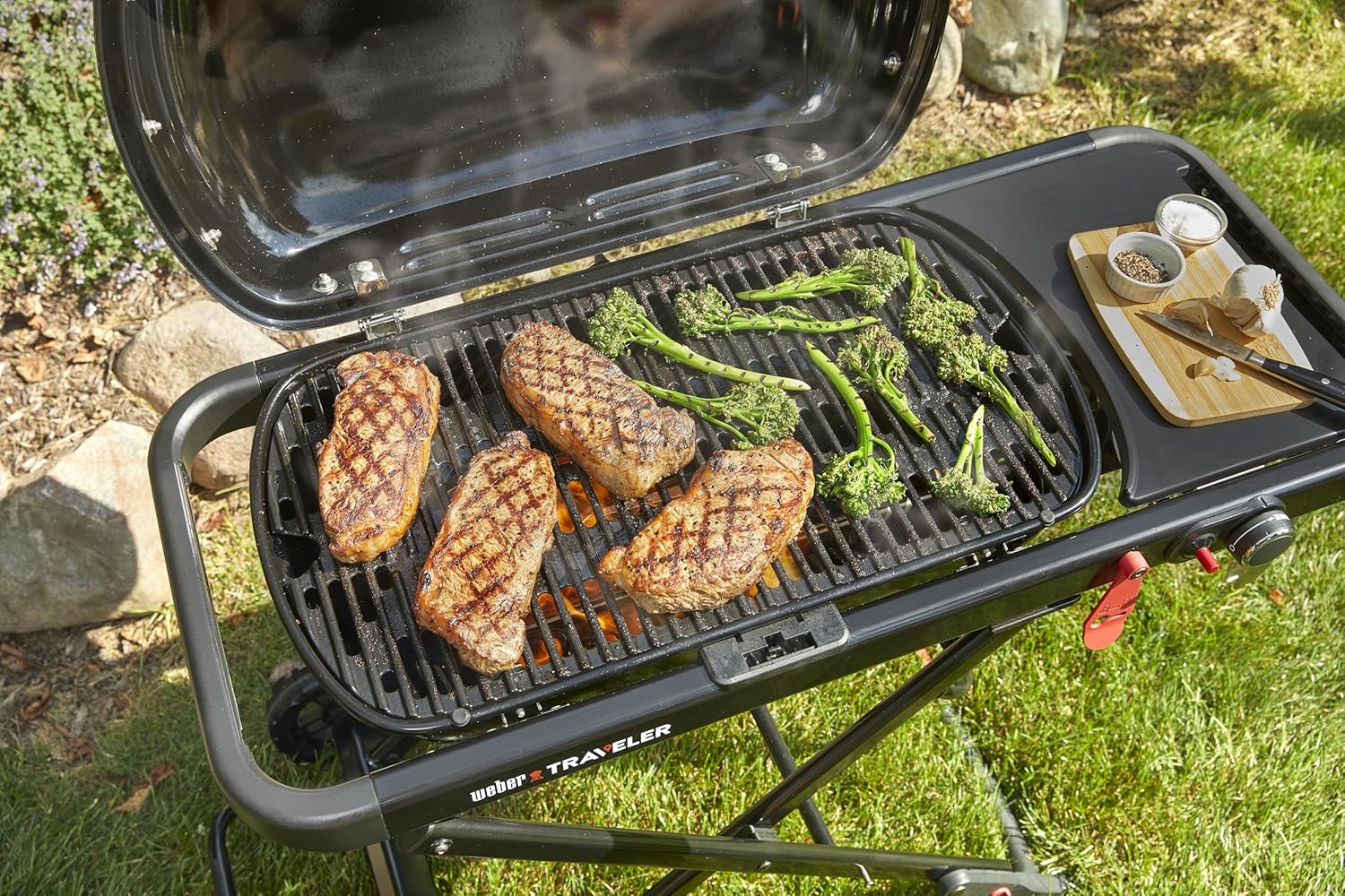 Weber - Traveler - 111 cm - barbecue pliable portable, 2065 cm², 1 brûleur